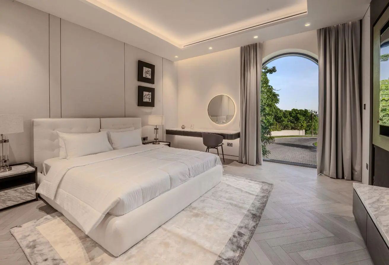 En-suite bathroom with golf view